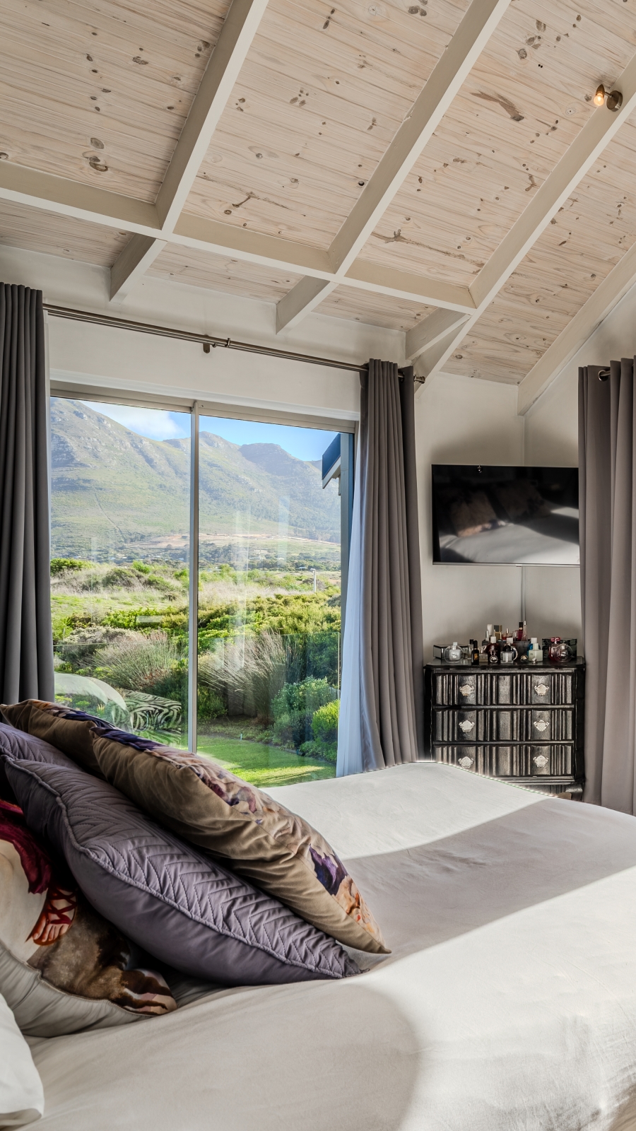 To Let 3 Bedroom Property for Rent in Lake Michelle Western Cape